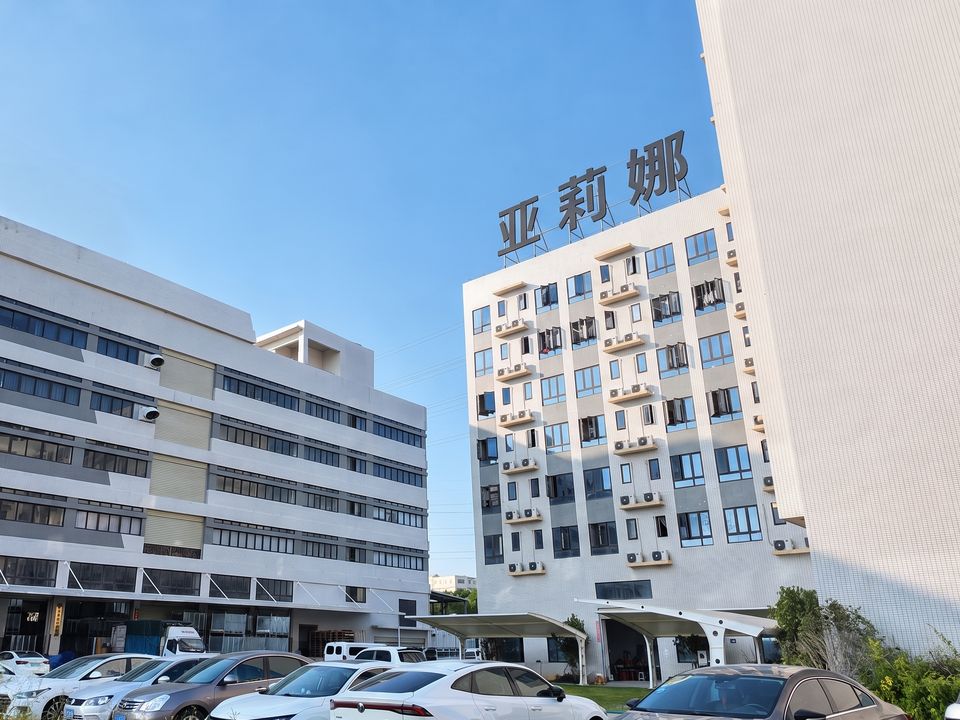 Yalina factory buildings / 亚莉娜厂区外景实拍