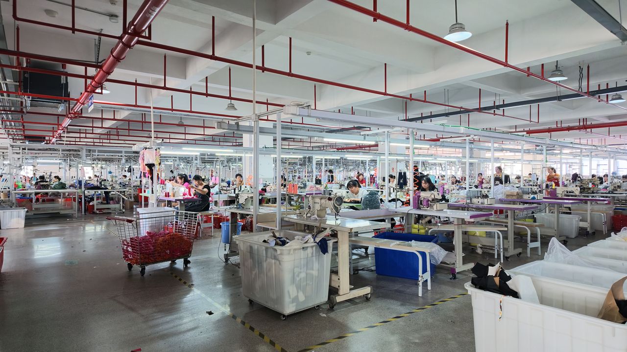 Sewing workshop floor with rows of production lines / 缝制生产车间实拍